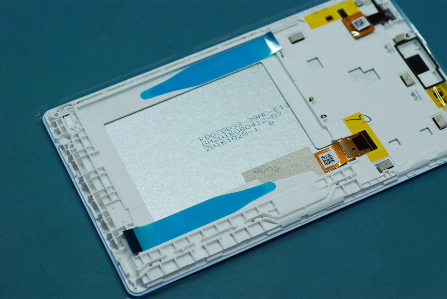 Lenovo TAB3 7 Essential Tablet (TB3-710F, TB3-710I) LCD Screen Display Assembly Touch 5D68C07011