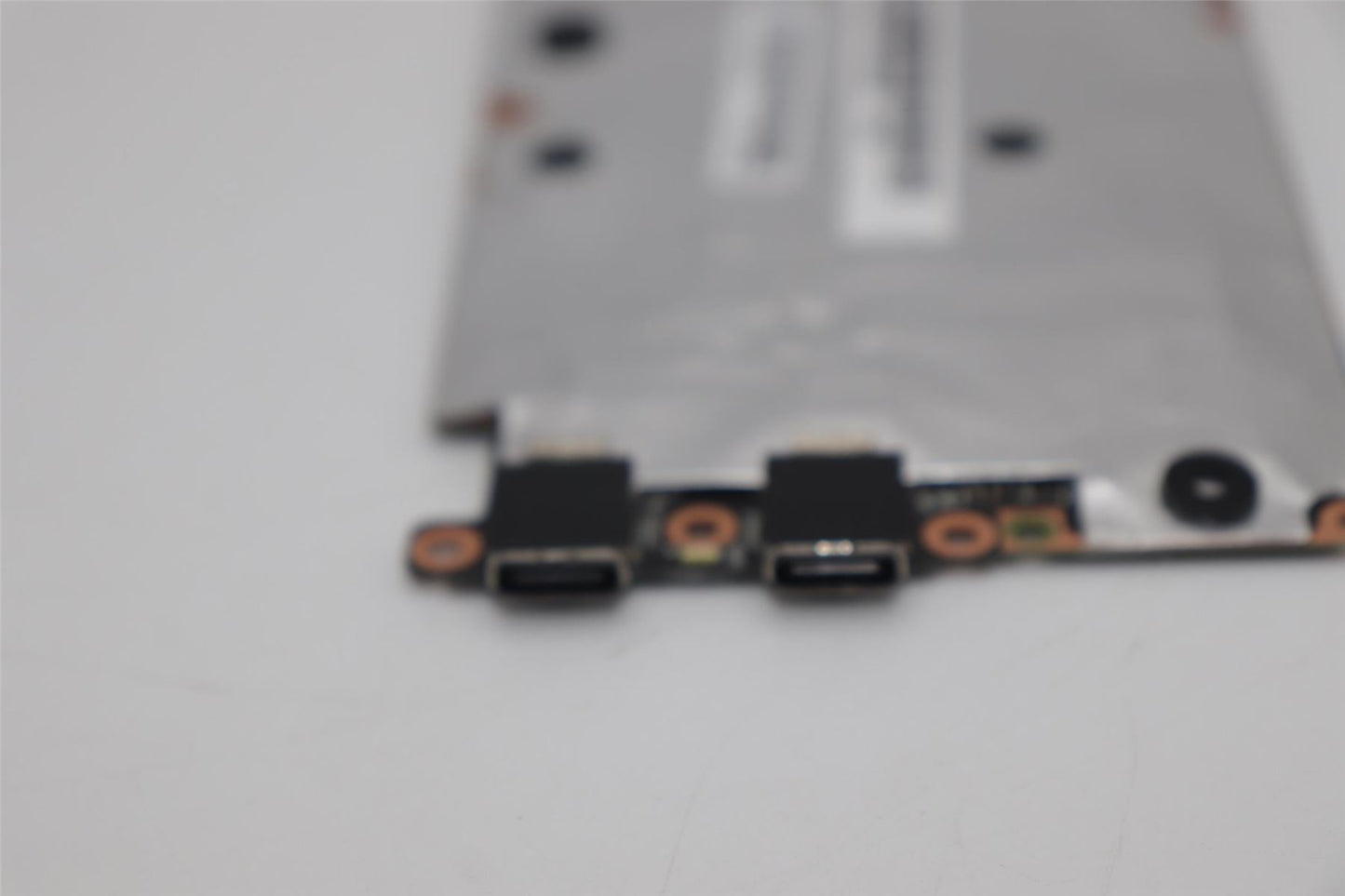 Lenovo L83ED X1E78100 32G WW WINRM 5B21N97385