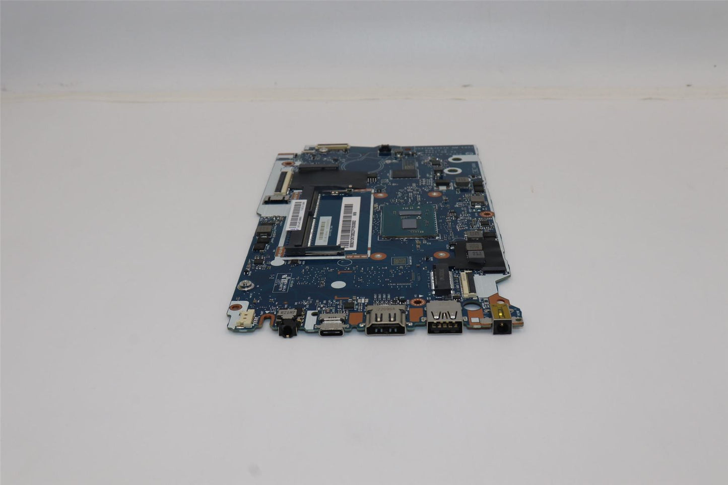 Lenovo MBL82LVWINN4500UMA4G64GEMMCRM 5B21D67335