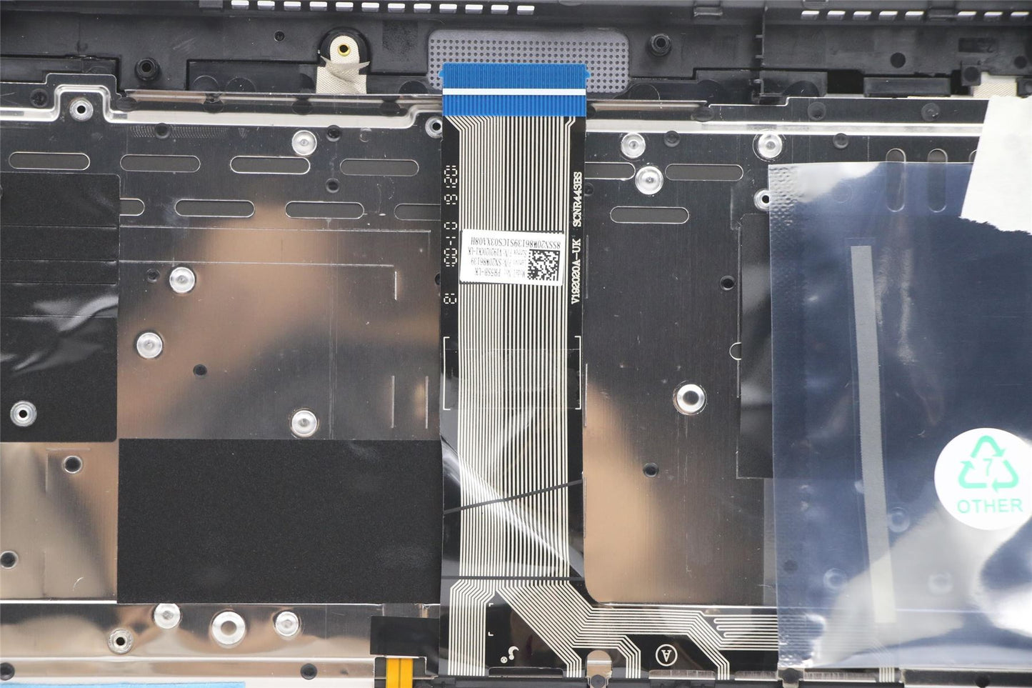 Lenovo Upper Case ASM_UK Q82AA GY 5CB0X55840