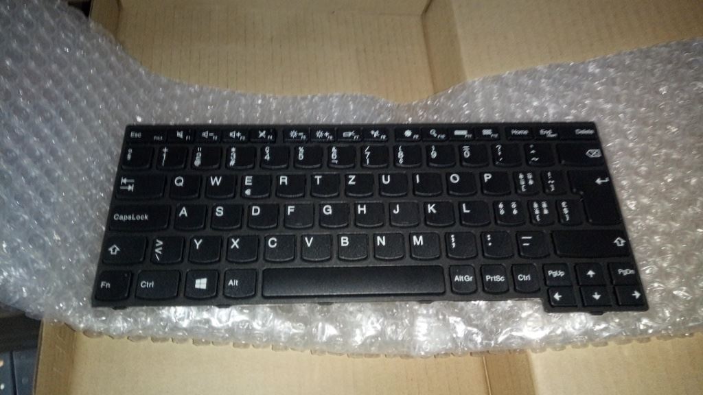 Lenovo Chicony Swiss Keyboard 01AW034