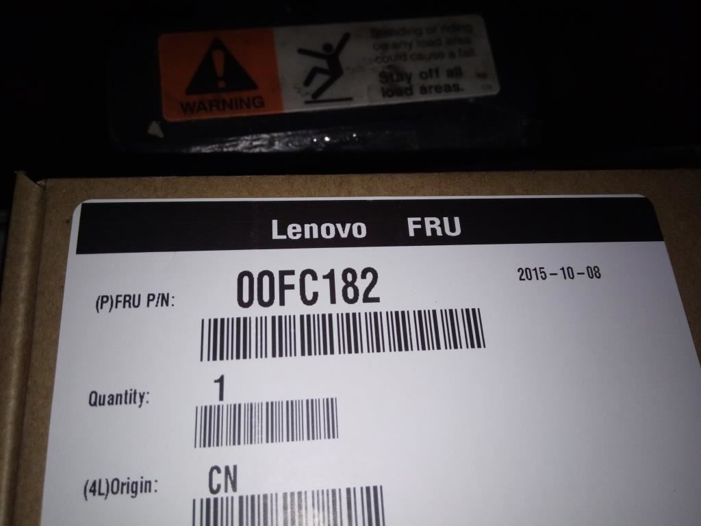 Lenovo CABLE 30u 400mm MiniSAS Cable 00FC182