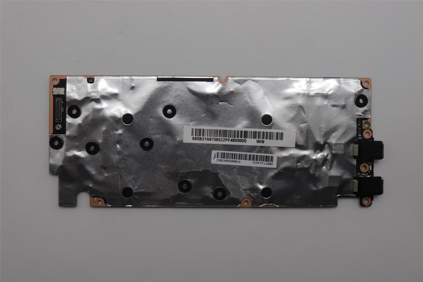 Lenovo L83ED X1E78100 32G WW WINRM 5B21N97385