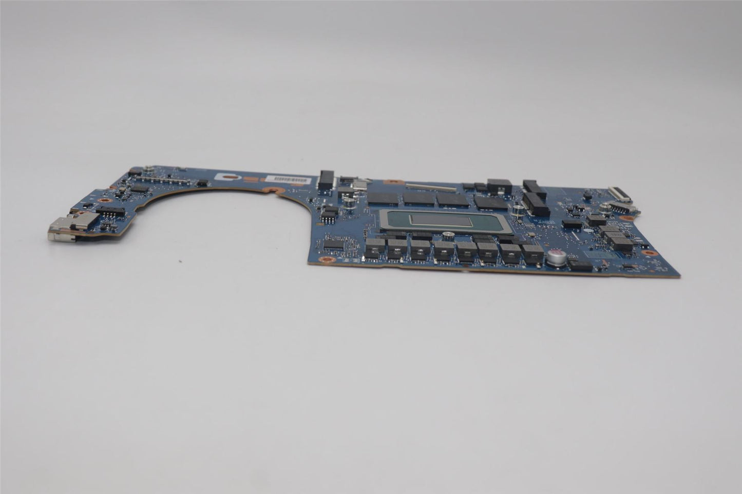 Lenovo H 83D2 ULT5 125H UMA16G L WINRM 5B21M05258