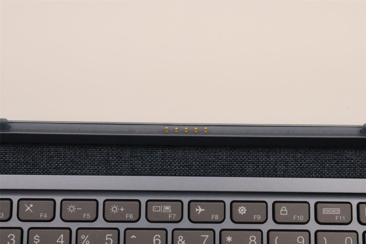 Lenovo Upper Case ASM_CZE/SLK WT82TQ BLSB 5CB1J10700