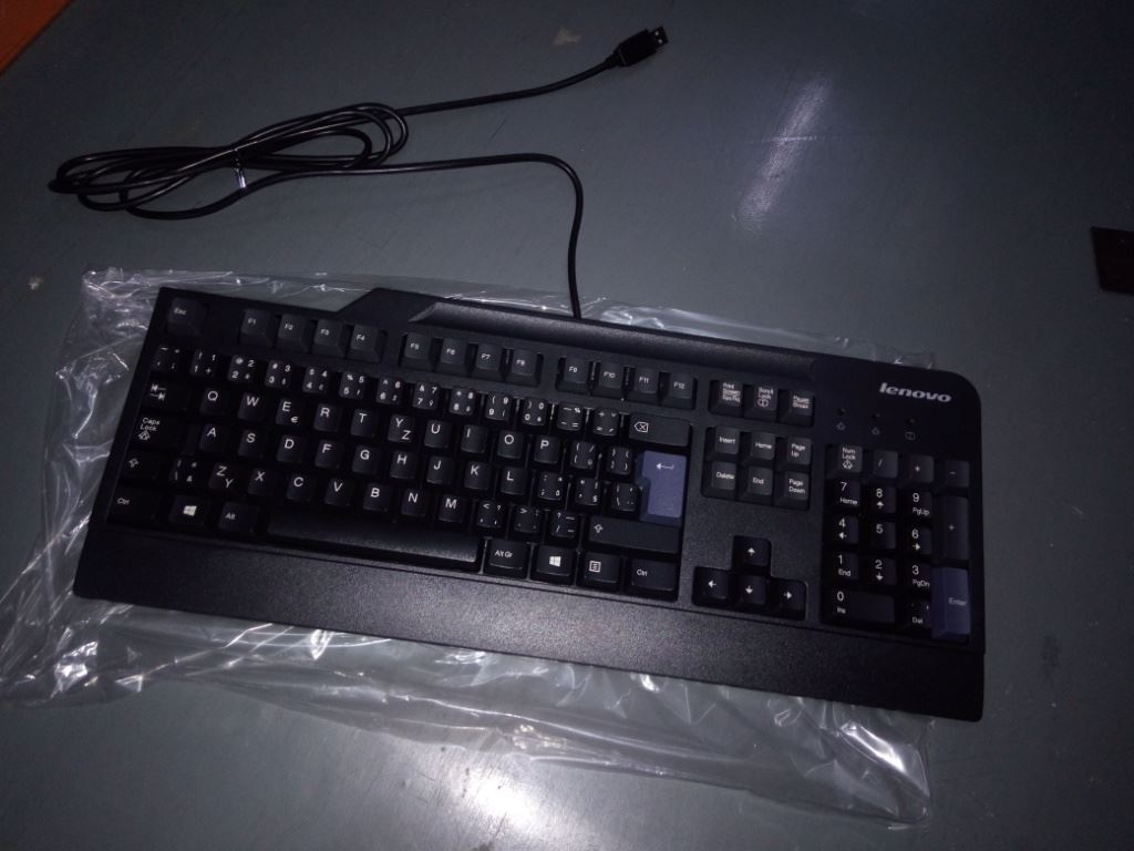 Lenovo ThinkStation E31 M82 M92 M92p E32 P900 USB Wired Keyboard Black 00XH545