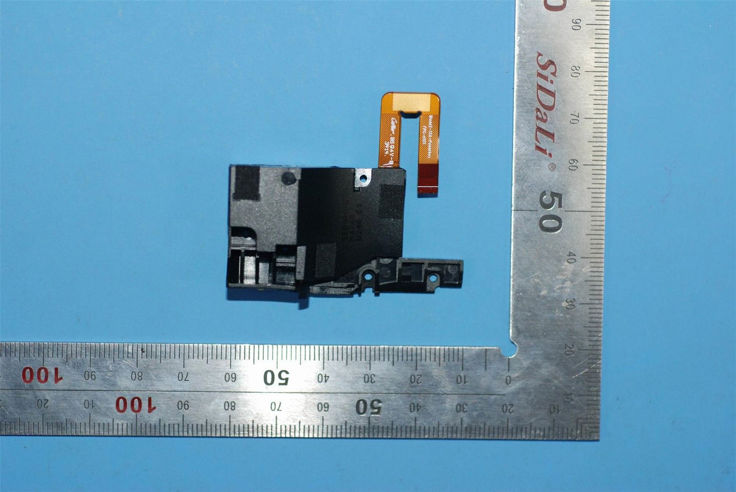Lenovo 13.3A L pk spk box&*M4748 5SB9A6MYE6