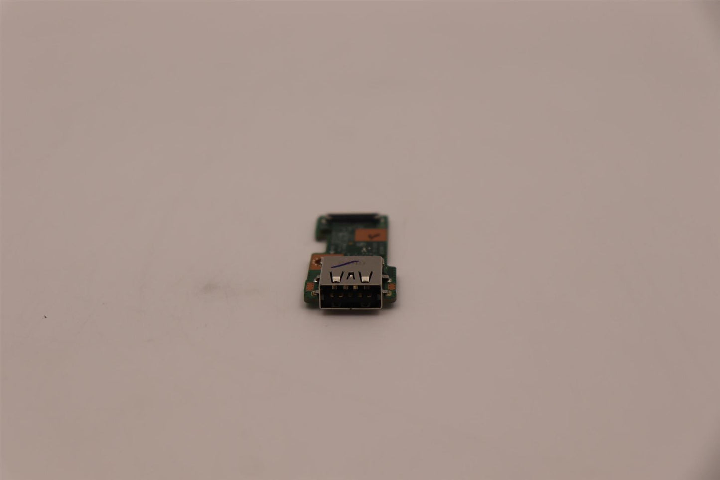 Lenovo ThinkCentre 5 27IAH7 5 24IAH7 50a 24 Gen 4 USB-A Board 5C50Z66278