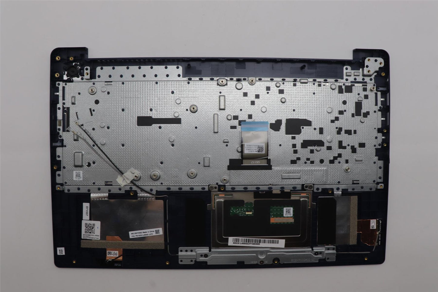 Lenovo IdeaPad 3 15IRU8 Palmrest Cover Touchpad Keyboard Slovenian 5CB1L45553