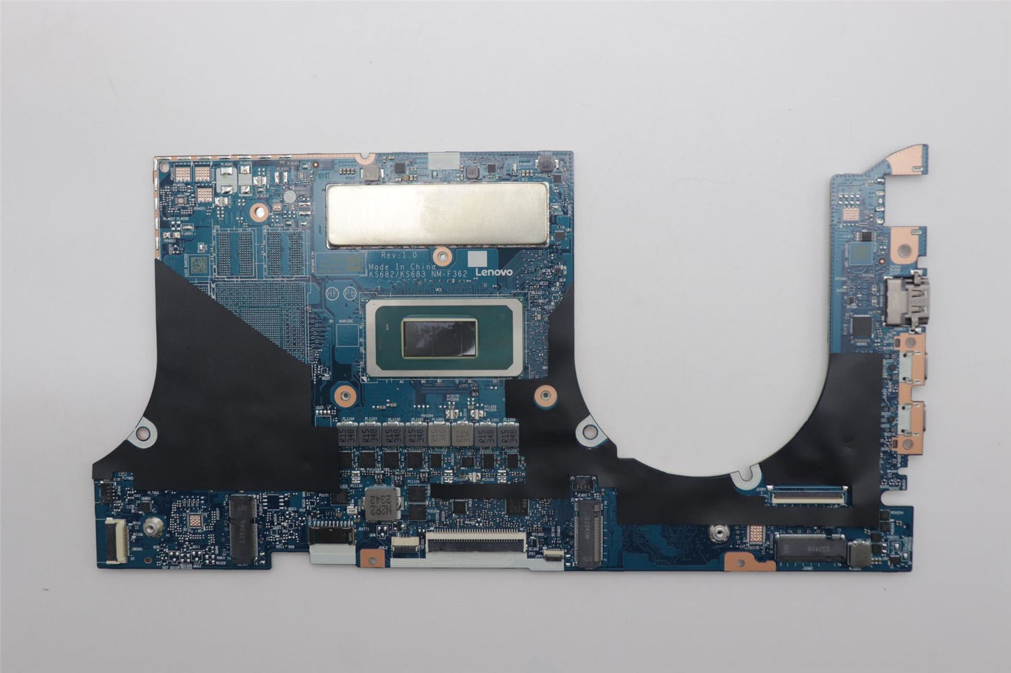 Lenovo L83D4WINULT7_155H_UMA16GOLEDRM 5B21L86499
