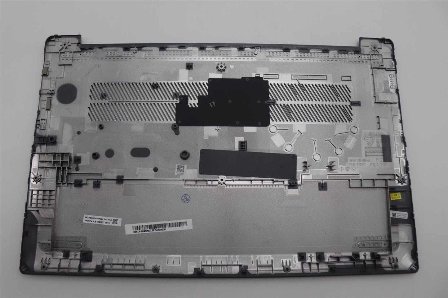 Lenovo Cover L 83E6 D_COVER AG 5CB1N95257