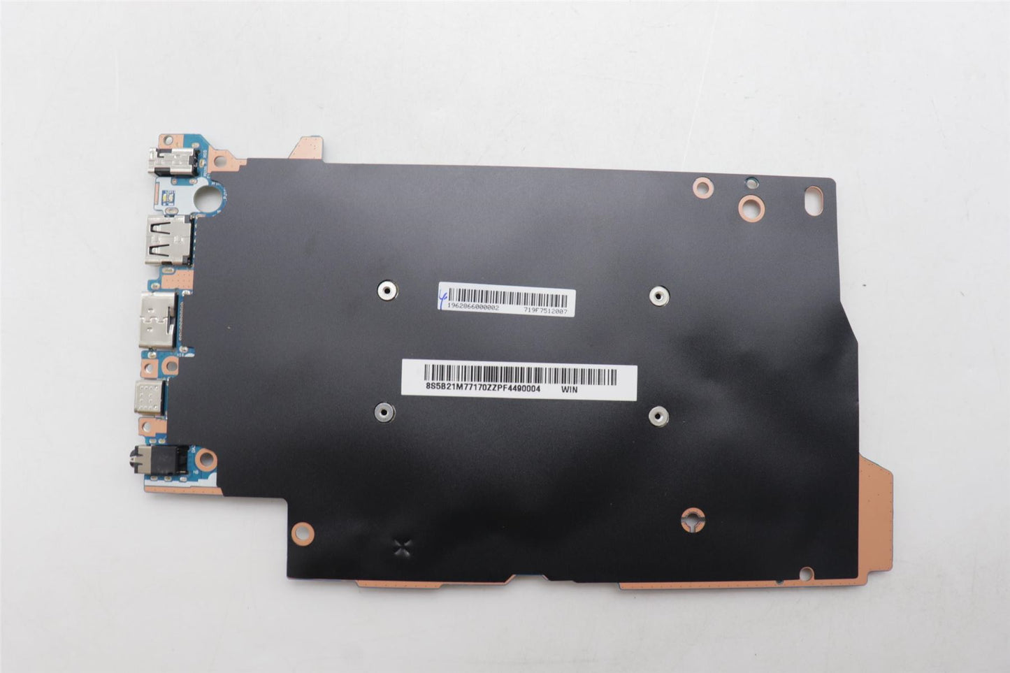 Lenovo L83E5CORE7_150U_16G_NOUFS_WINRM 5B21M77170