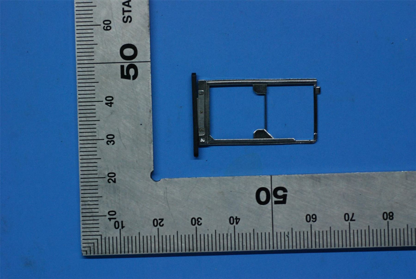 Lenovo TB-7703X SIM TRAY_BK&*11685984-00 CS 5M88C06132