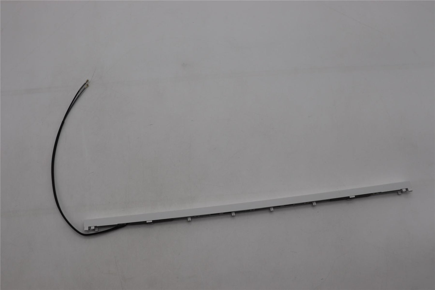 Lenovo Hinge Cover w/Antenna C 82Y3 White 5CB1L83634