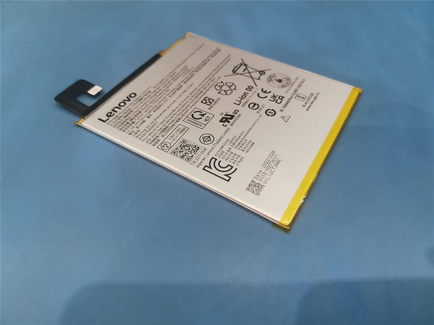 Lenovo  SB18D73601