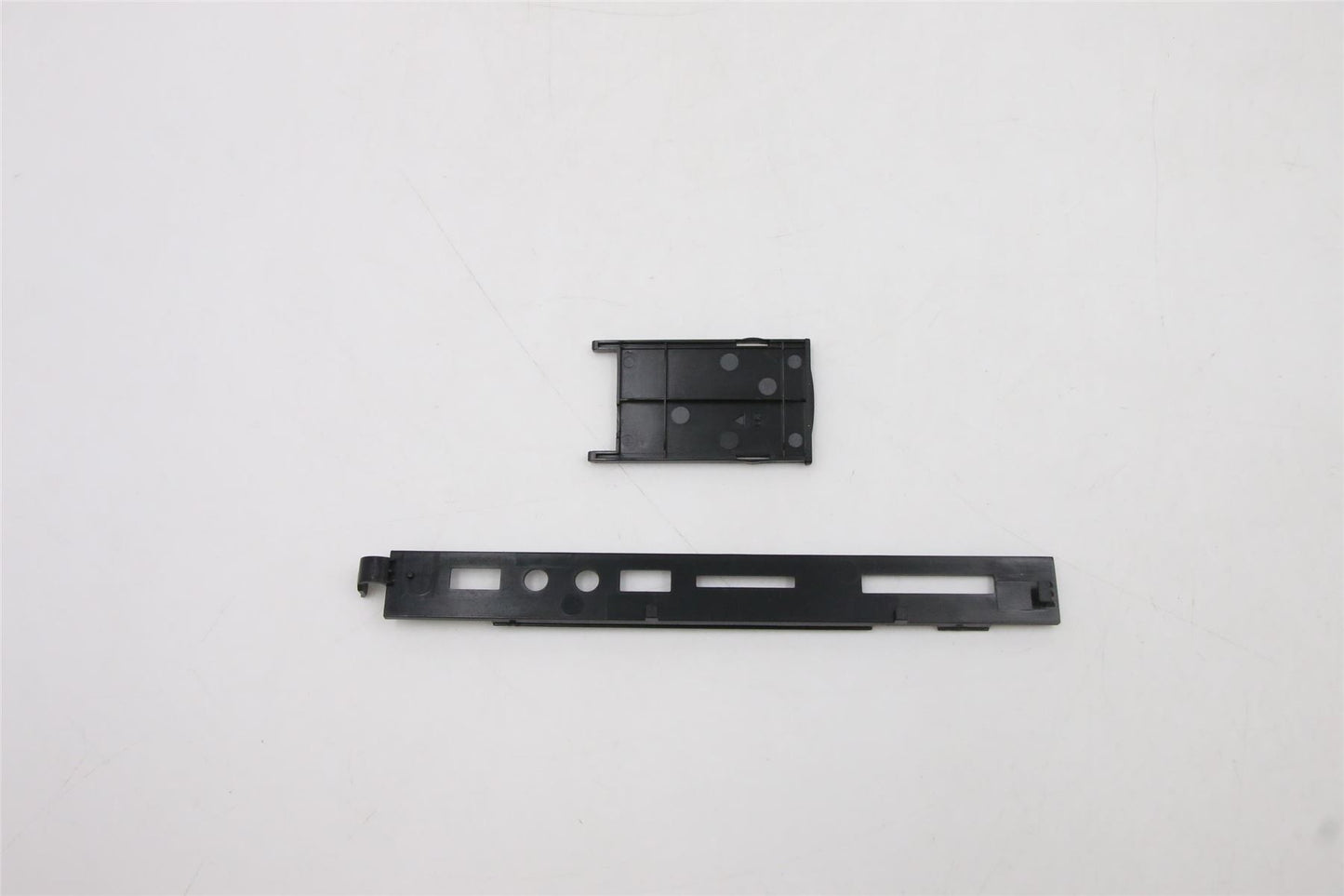 Lenovo S-IO bezel W CR&E-card,Mon 03T9777