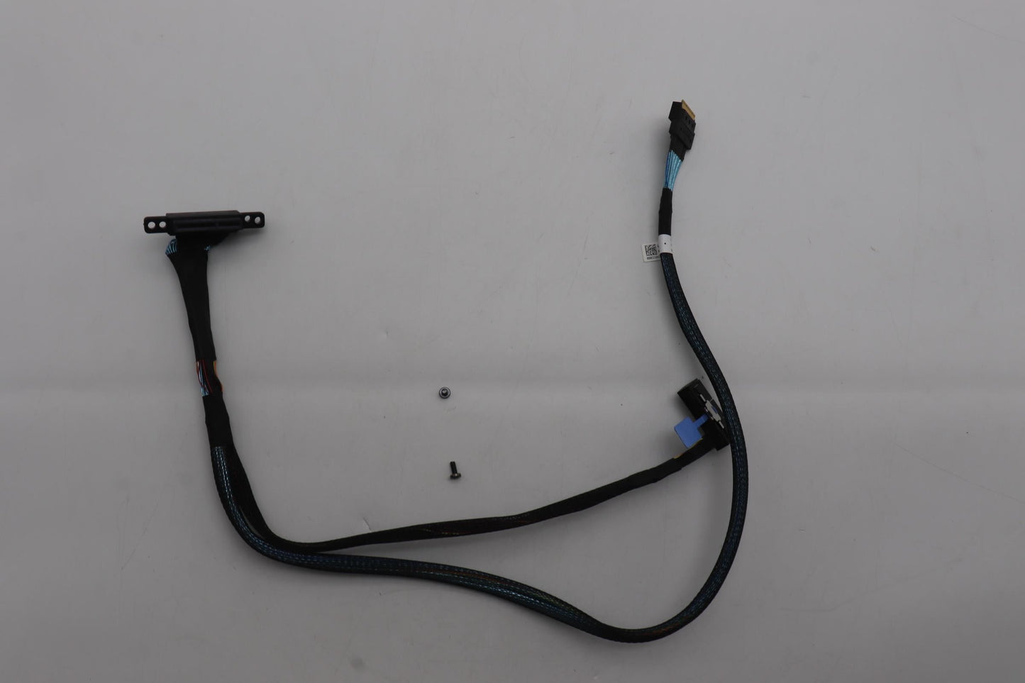 Lenovo Fru,BCM 84pin Gen4 Type2 bay1 NVMe Cable 5C10U58824