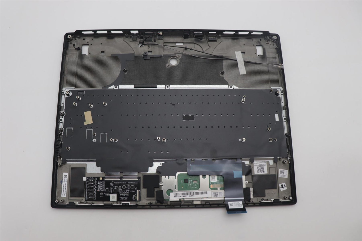 Lenovo Upper Case ASM_RUS L 83G0W/SCW 5CB1M72392