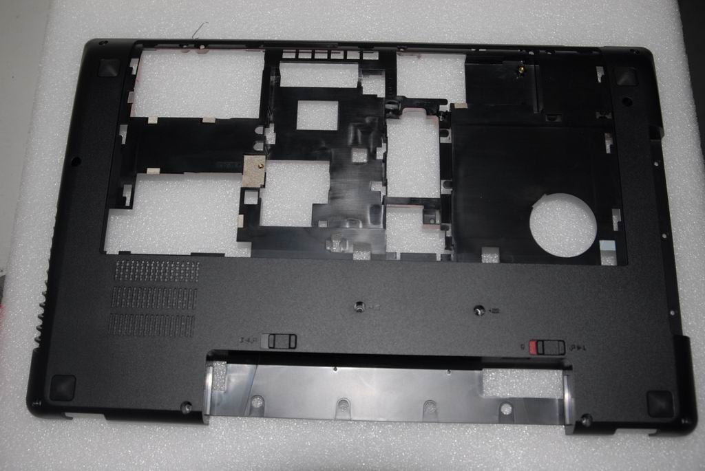 Lenovo IdeaPad Y580 Bottom Base Lower Cover Black 90200852