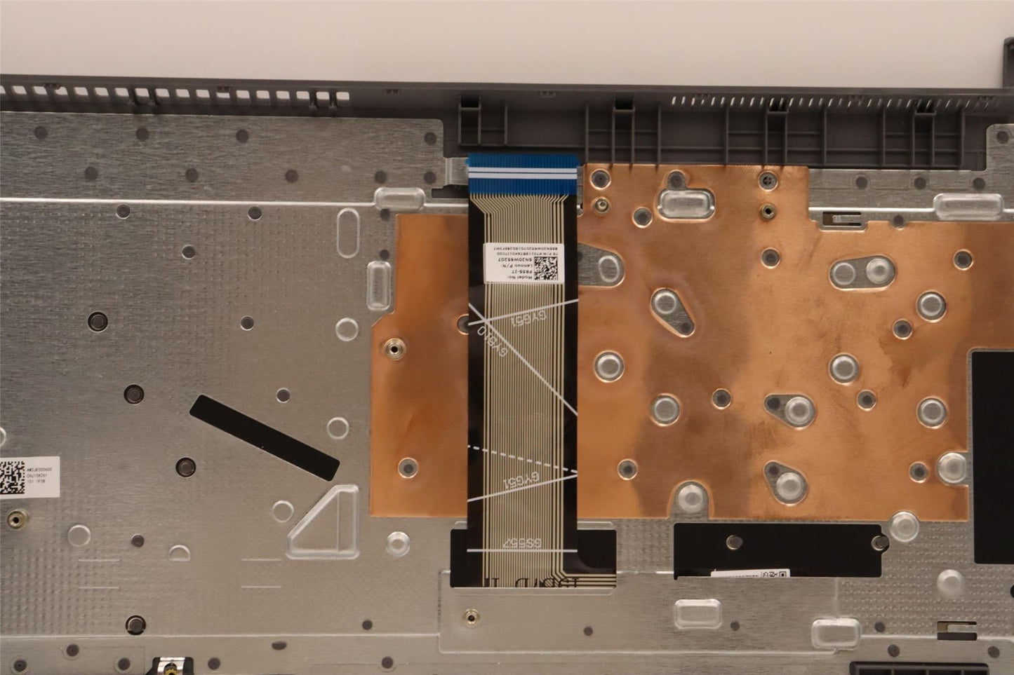 Lenovo Upper Case ASM_ITA L82RL NFP AG U 5CB1H80853