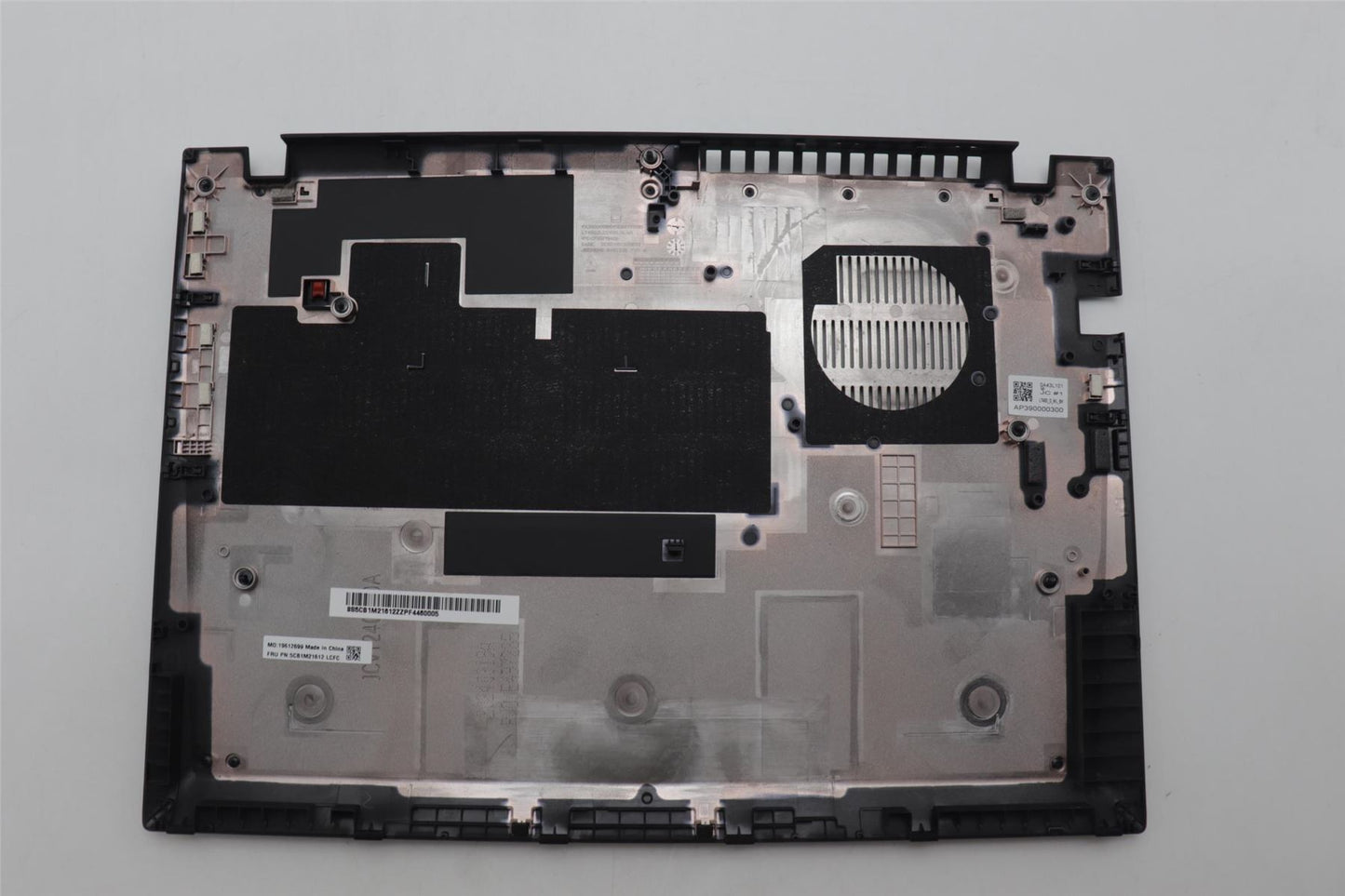Lenovo FRU LT4E0_D_COVER_WLAN_BLACK_ASSY 5CB1M21612
