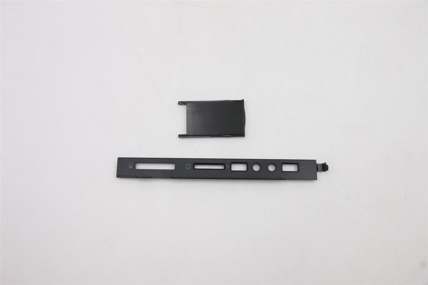 Lenovo S-IO bezel W CR&E-card,Mon 03T9777