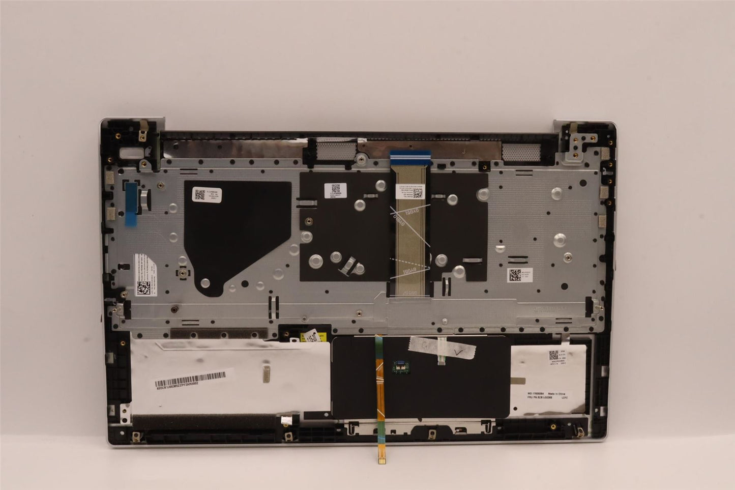 Lenovo Upper Case ASM_SPAL82SFFP_CG_BL_ML 5CB1J00365
