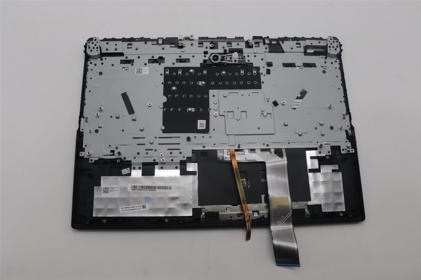 Lenovo Upper Case ASM_POR L 83DEWH 5CB1M64874