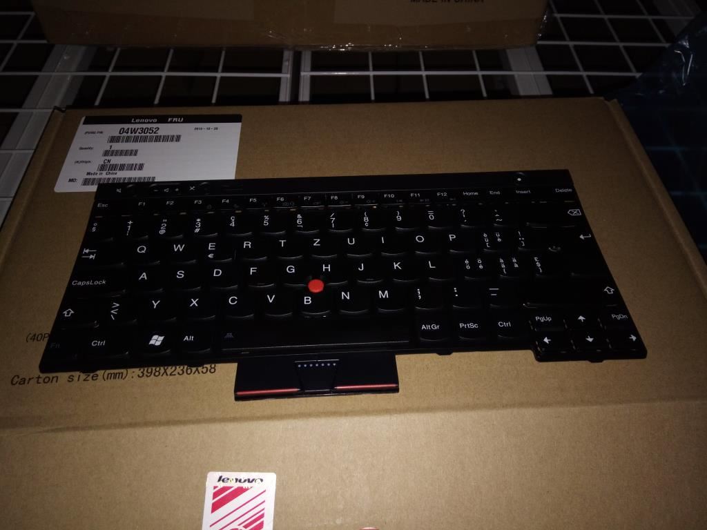 Lenovo FRU CS12-KBD SWS CHY Swiss Keyboard 04W3052