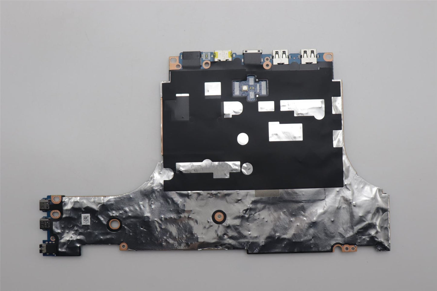 Lenovo C 83DH R7HPTHS RTX4070 8G WINRM 5B21M50981