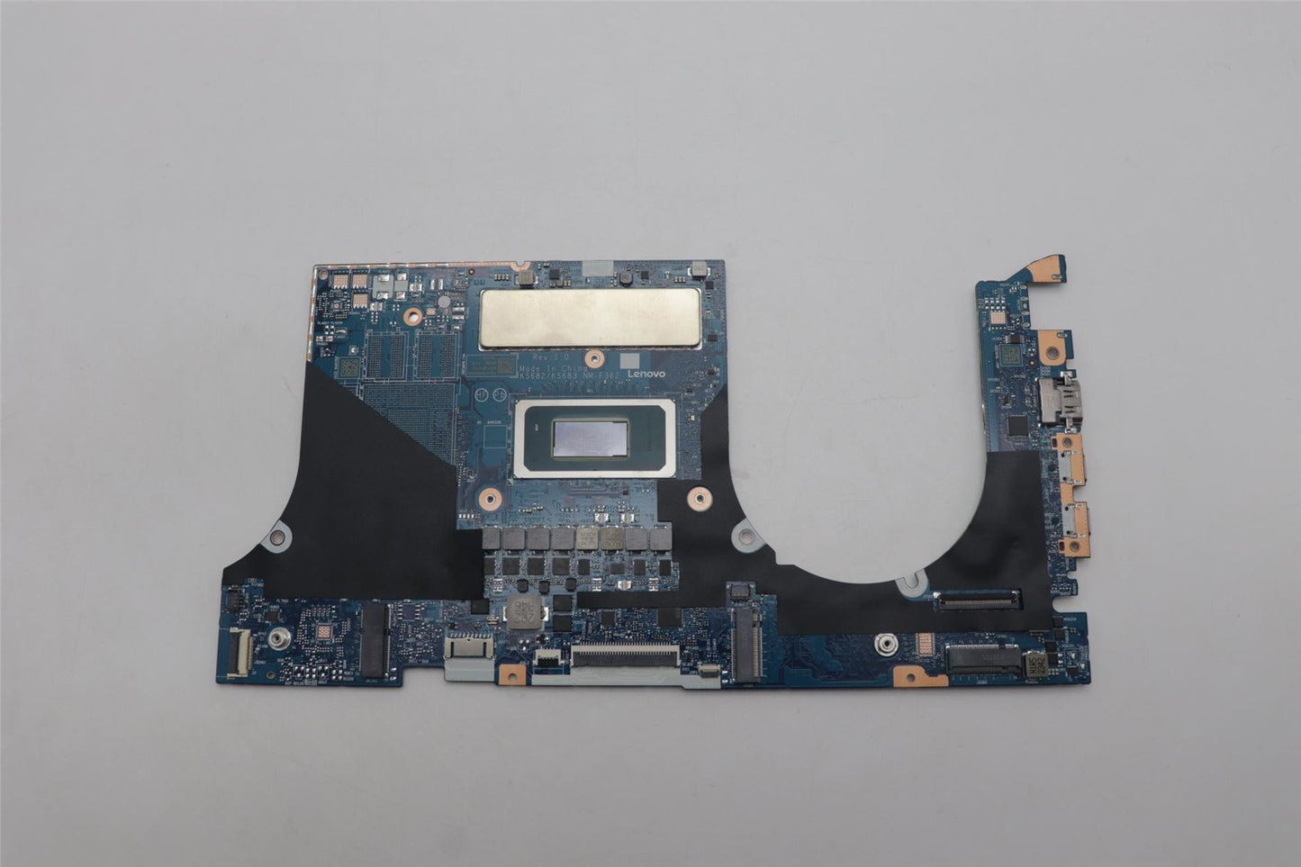 Lenovo L83D4WINULT5_125H_UMA16GLCDRM 5B21L86497