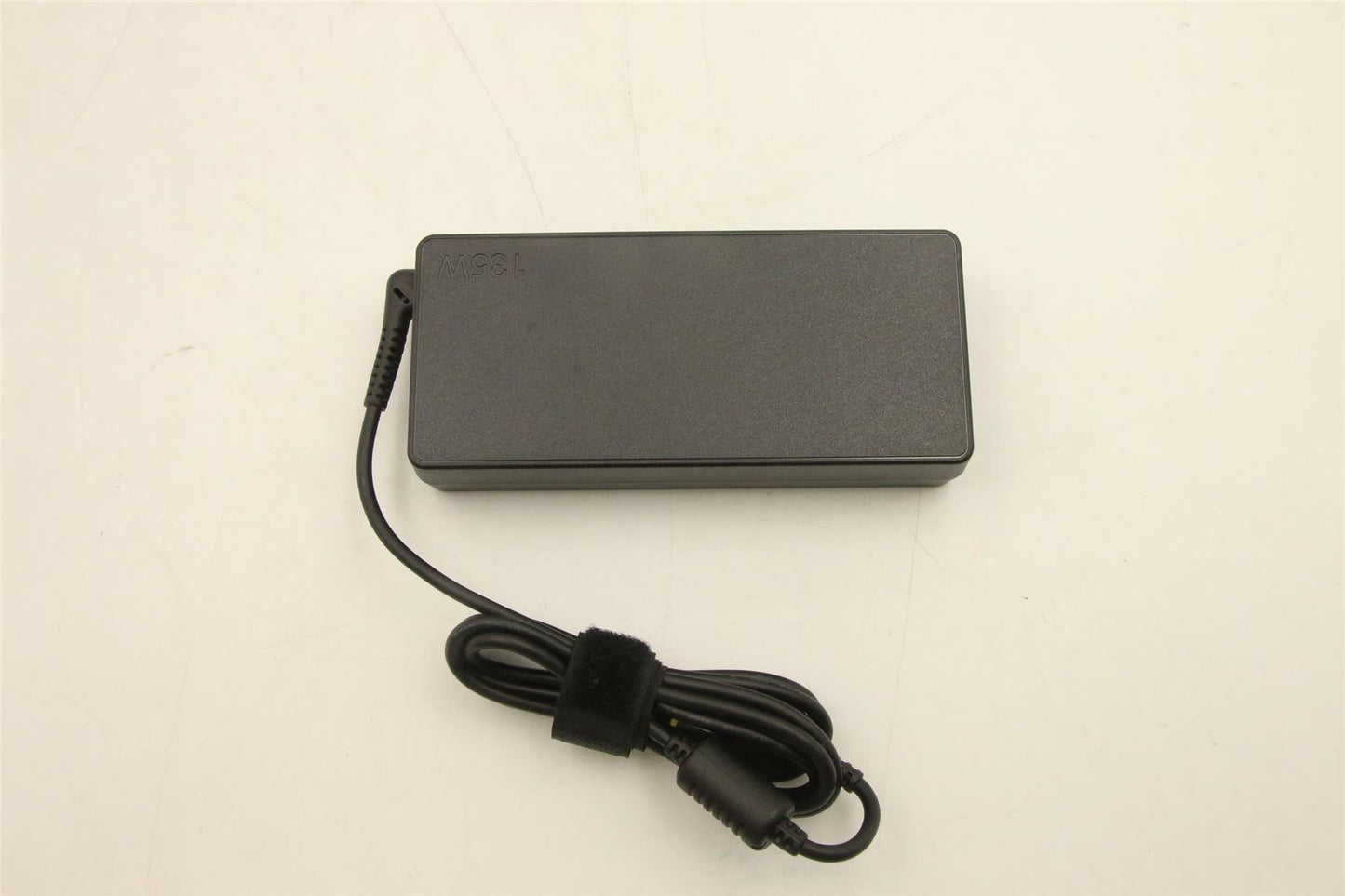 Lenovo AC_ADAPTER 135W,20VDC,2P,WW,CHY 00HM671
