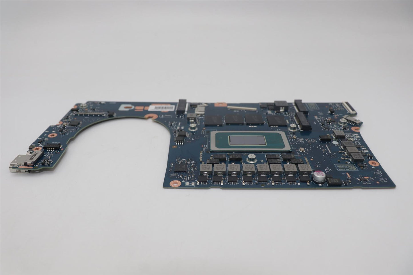 Lenovo H83E2 I9 185H UMA 32G L WINRM 5B21M03097