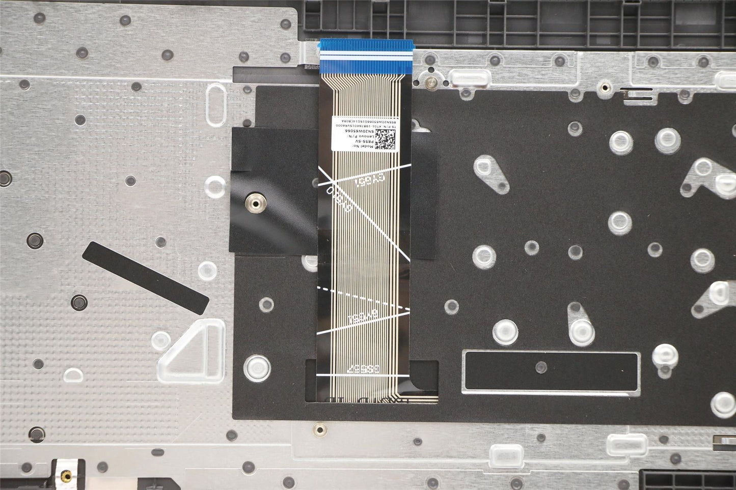 Lenovo V17 G2 ITL Palmrest Cover Touchpad Keyboard Slovenian 5CB1C92952