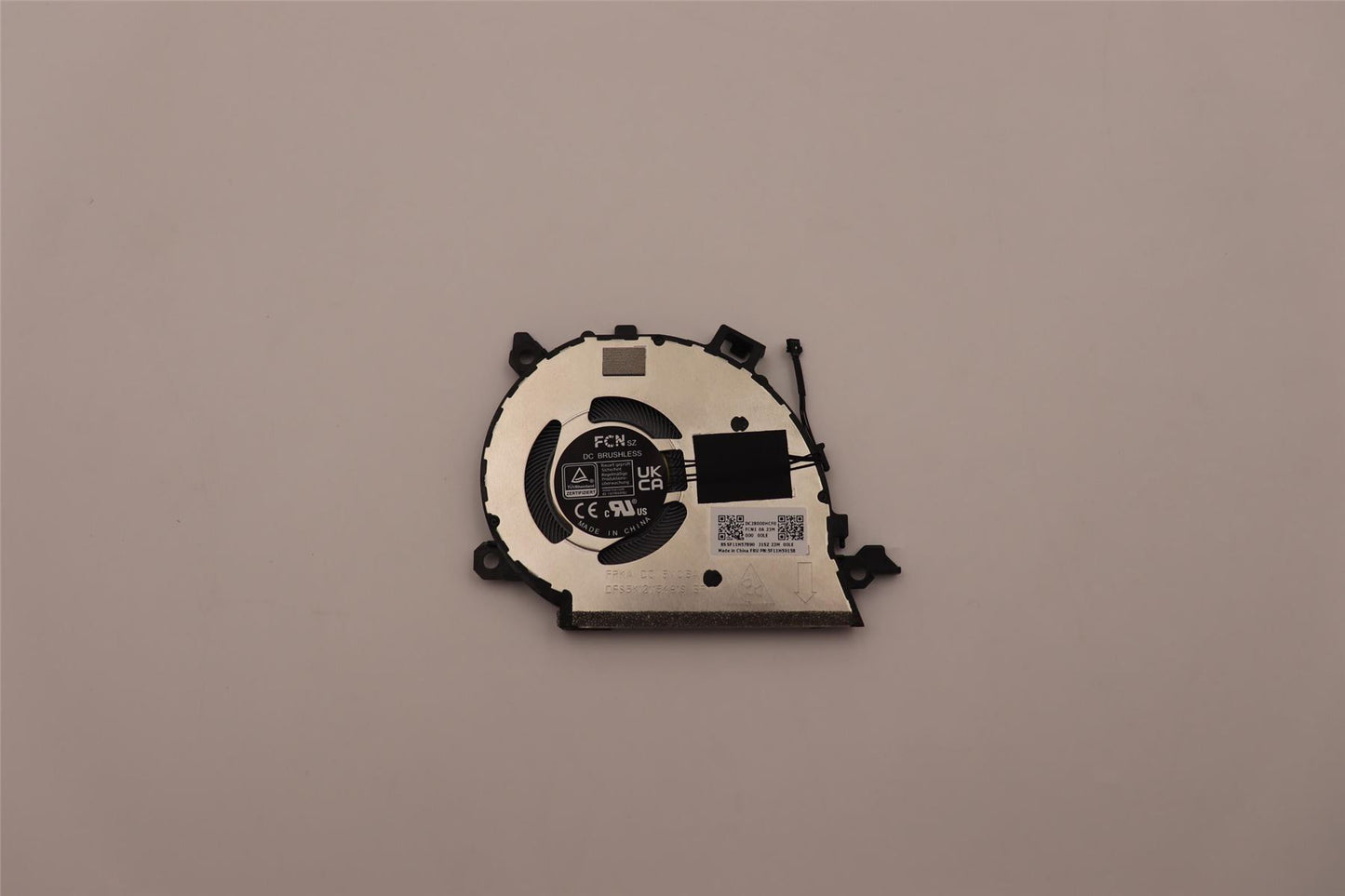 Lenovo SYSTEM FAN L 82T5 AVC 5F11H59156