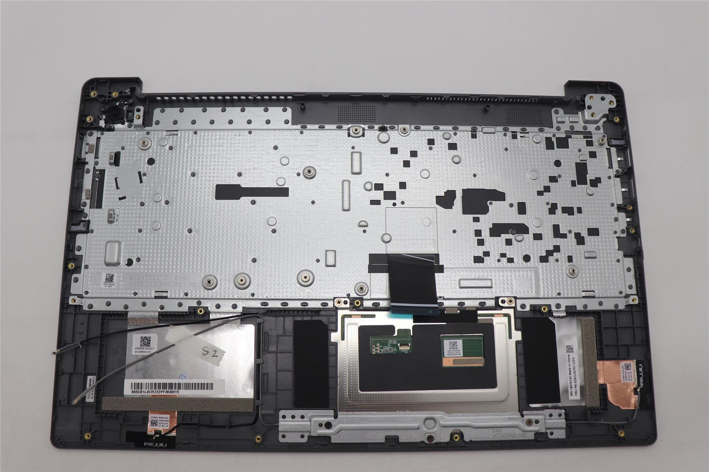 Lenovo Upper Case ASM_GER L82X7 AG NBL 5CB1L45757