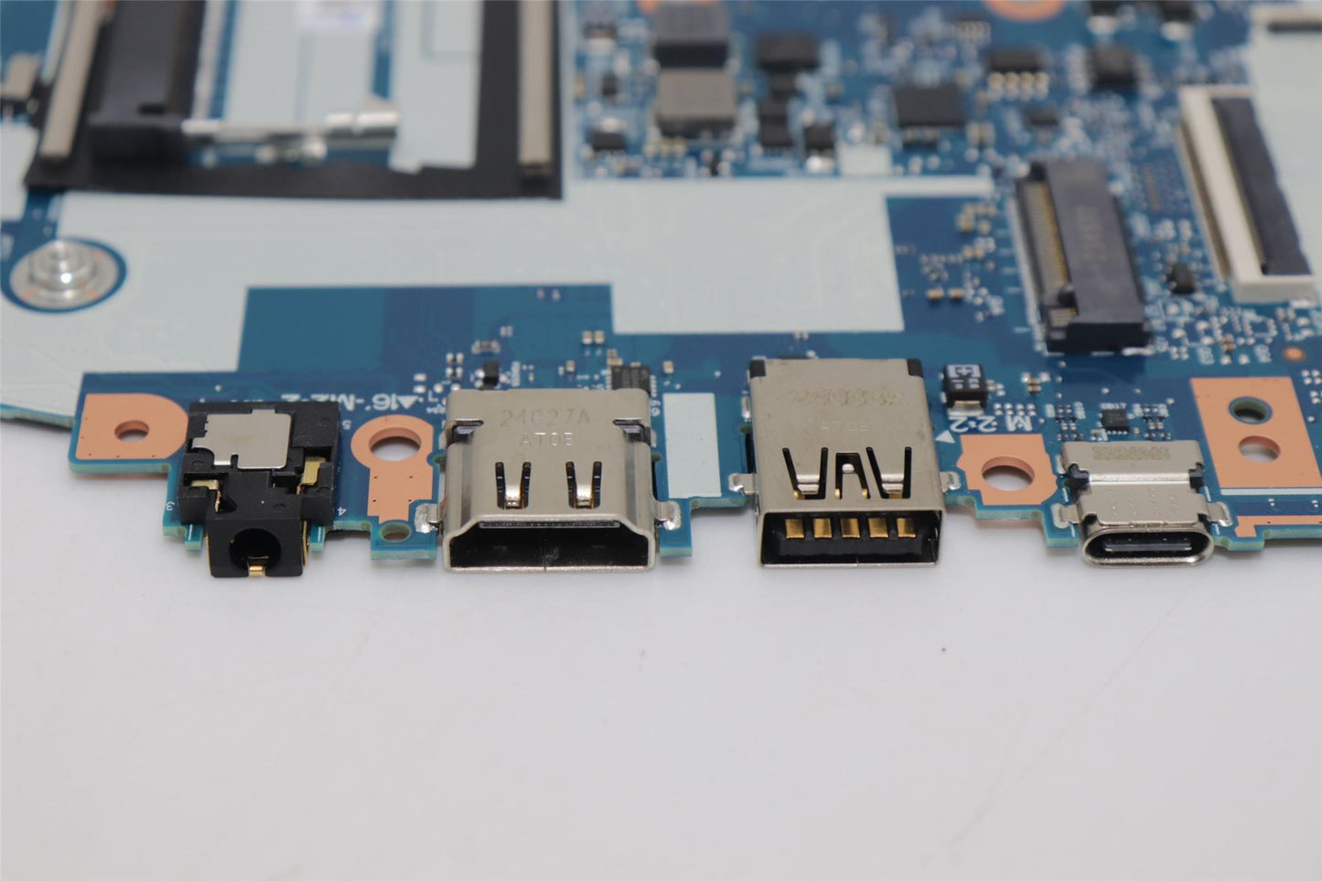 Lenovo ULT7 155H WIN nA yDT yAB DI 5B21P26482