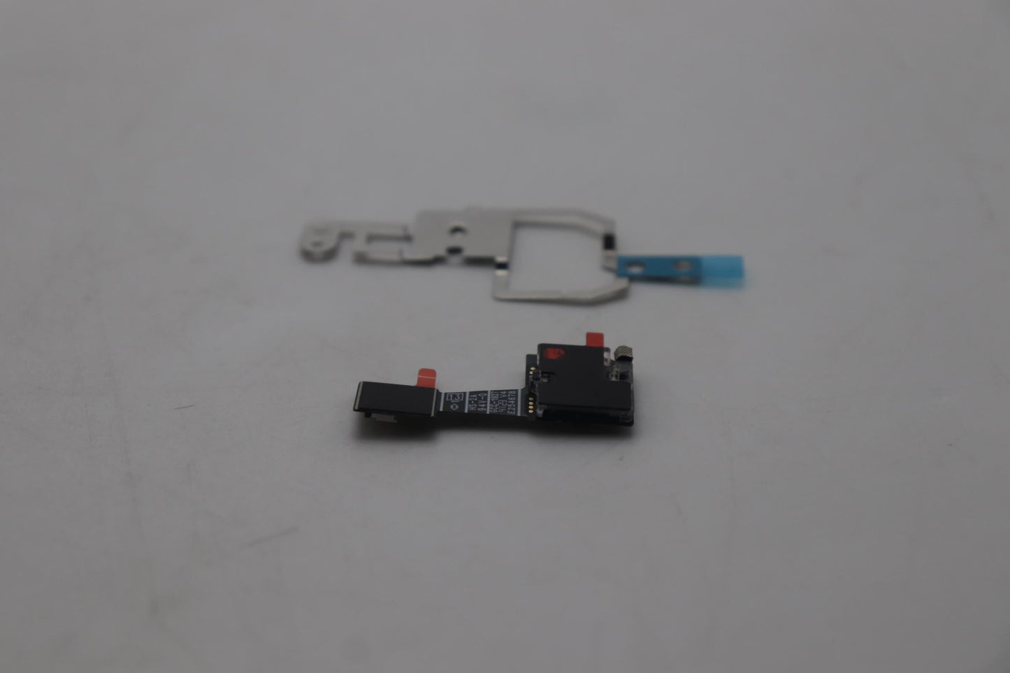 Lenovo MECH_ASM X13G5 with Black Fingerprint FPR x1 Bracket Board 5M11N99713