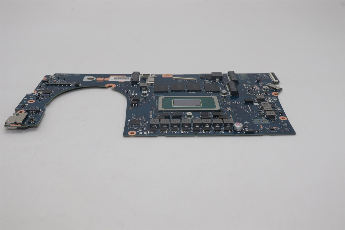 Lenovo H 83D2 ULT9_185H_UMA32G_O_WINRM 5B21M16090