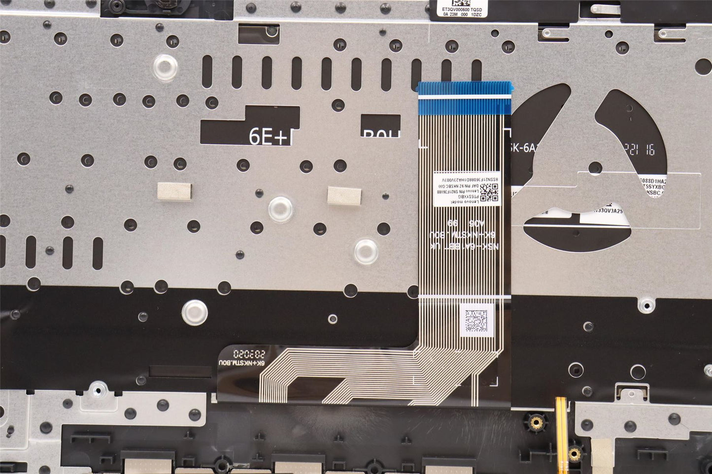 Lenovo IdeaPad 3 16IAH7 Palmrest Cover Touchpad Keyboard Switzerland 5CB1J09438