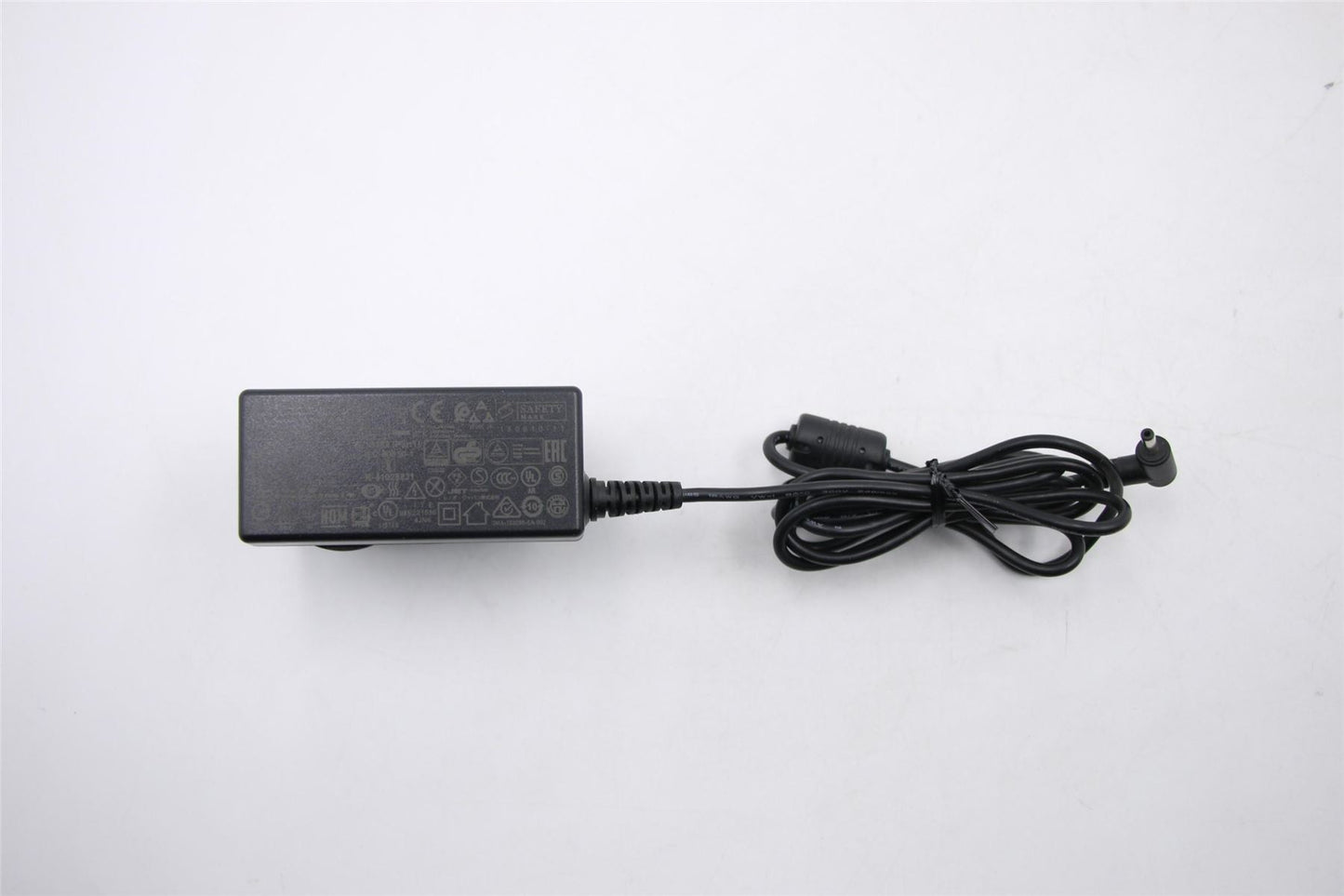Lenovo ADAPTER 20W 2P BK ARG B 80XF 5A10N38155