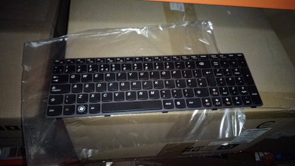 Lenovo IdeaPad V570 Z500 Keyboard UK Grey 25012626