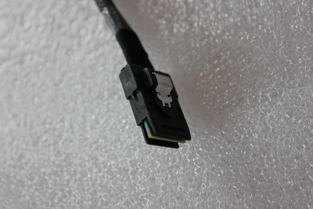 Lenovo mSAS to 6G 400mm Cable 00FC726