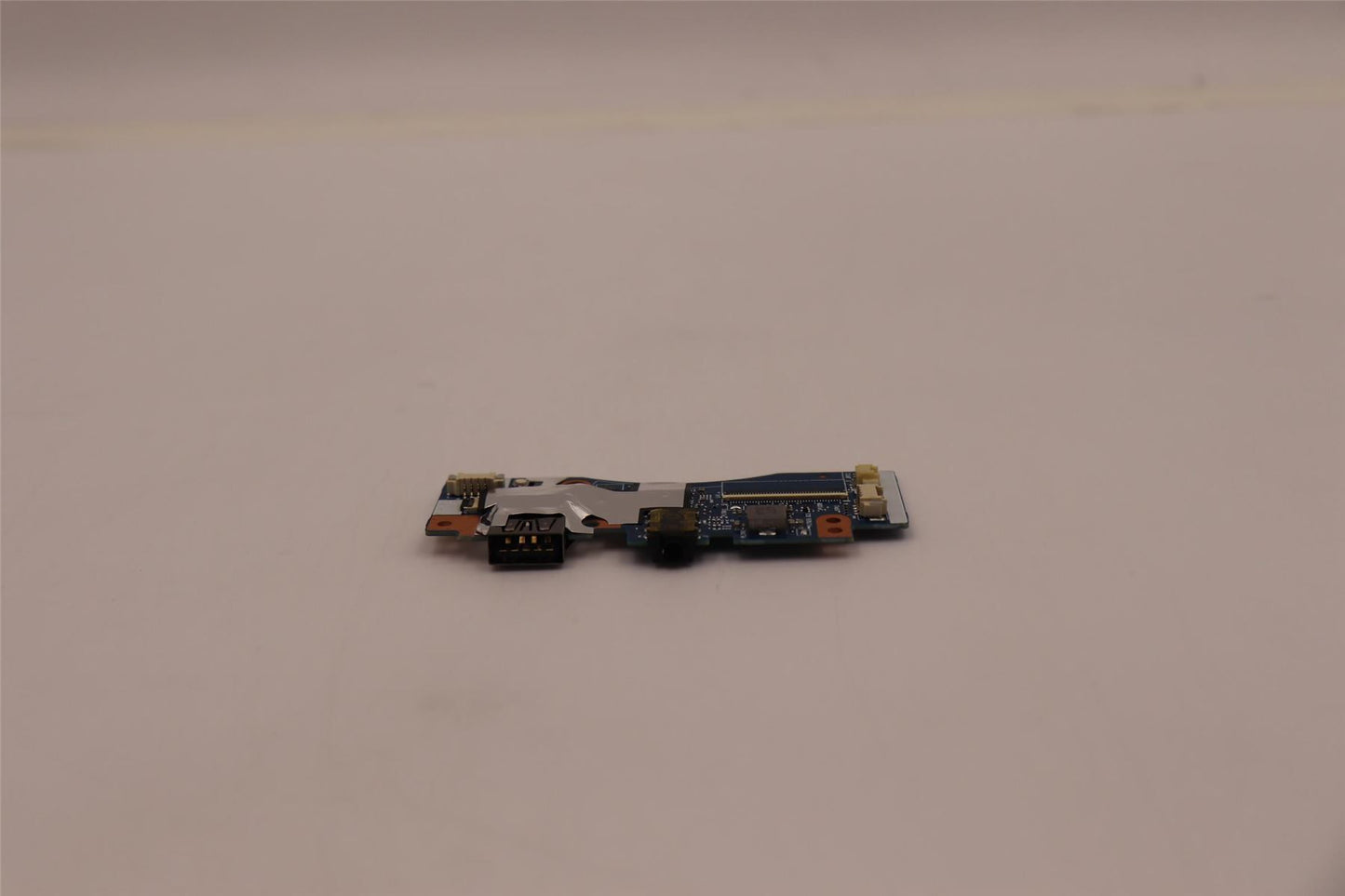 Lenovo Yoga 7 16IAH7 7 16IAP7 USB-A Audio Jack Board Red 5C50S25371