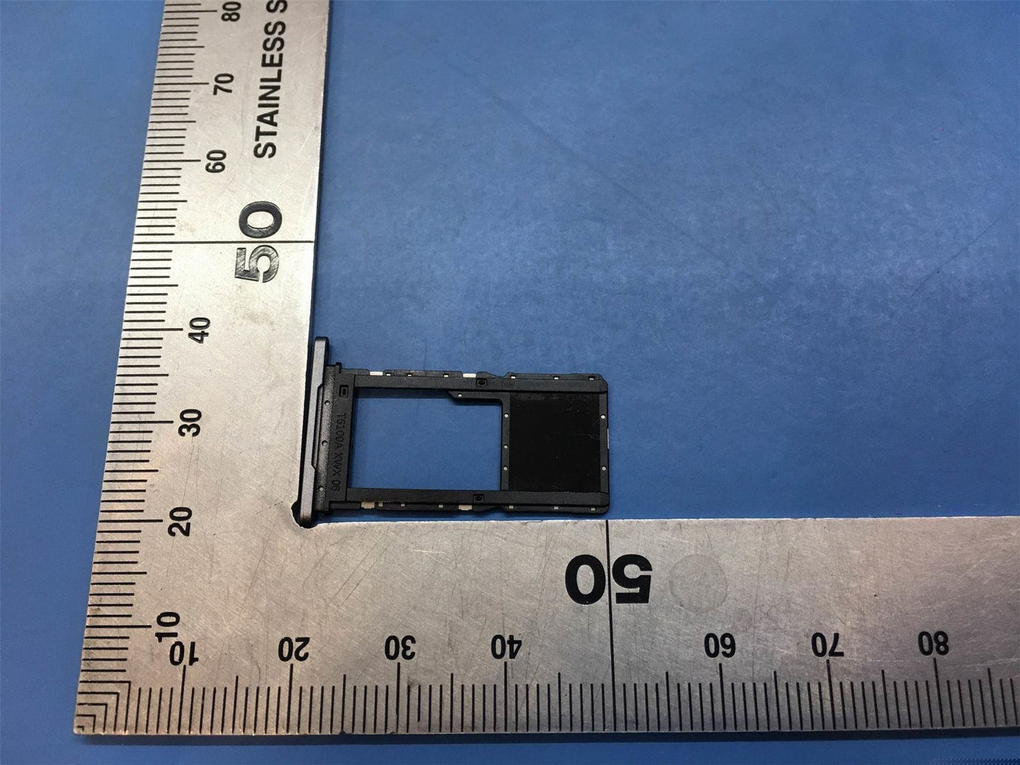 Lenovo TB310FU_GR_CardTray&*EI30-CH4081-000 CS 5M88C22297