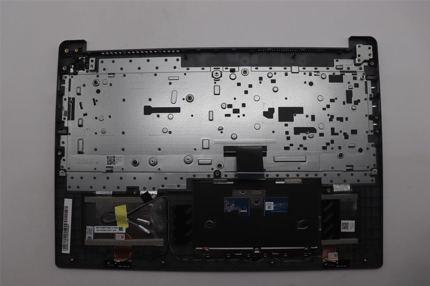 Lenovo IdeaPad 3 16ABR8 Palmrest Cover Touchpad Keyboard Slovenian 5CB1L15017