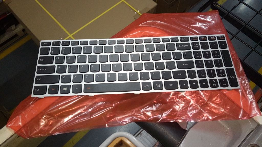 Lenovo Z51-70 IdeaPad 500-15ISK Palmrest Touchpad Keyboard Dock 5N20H03492