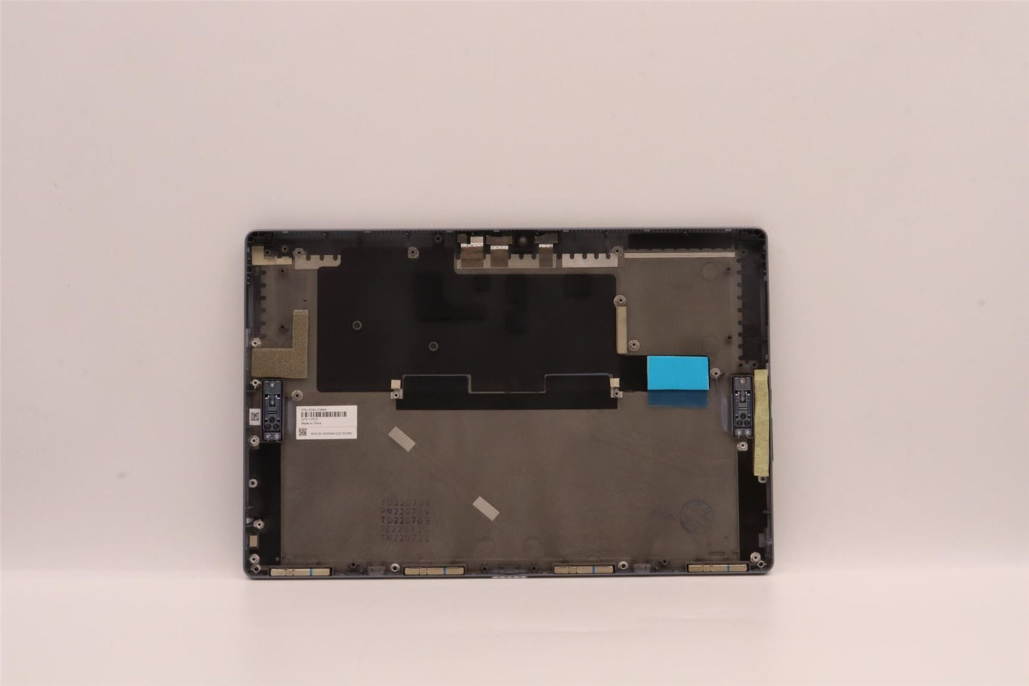 Lenovo LCD Cover WT 82TQ ASM hinge&SB 5CB1J10644