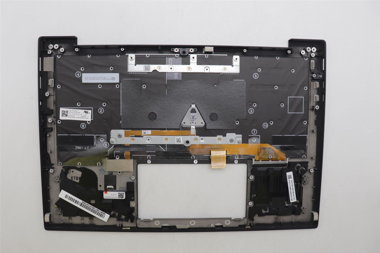 Lenovo MECH_ASM GRP_KBD_BZL_LA SPA_WL_DB_LTN 5M11N61138