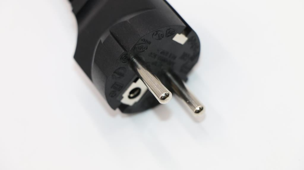 Lenovo 31502870 CABLE LW BLK1.8m KTL Power Cord(R)